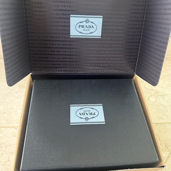 Prada Re-Edition 2005 Saffiano leather bag - Picture 2 of 8